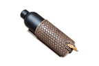 Flaschenhalter mit Soccer-Weave Punzierung und Trinkflasche