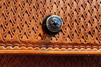 Handtasche klein, brauner Used-Look mit Arrow-Weave Punzierung