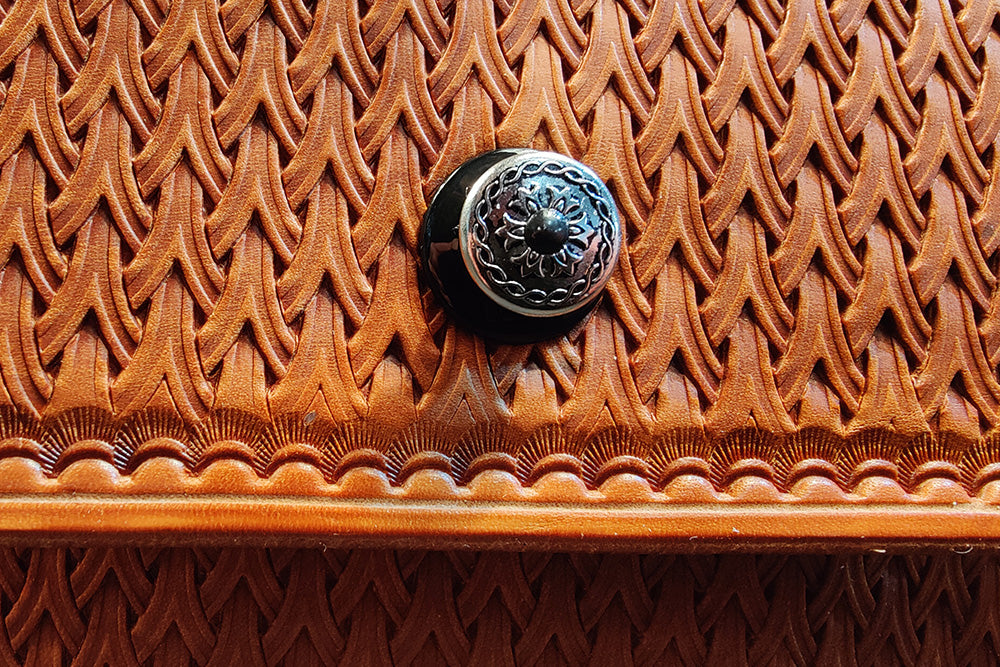 Handtasche klein, brauner Used-Look mit Arrow-Weave Punzierung