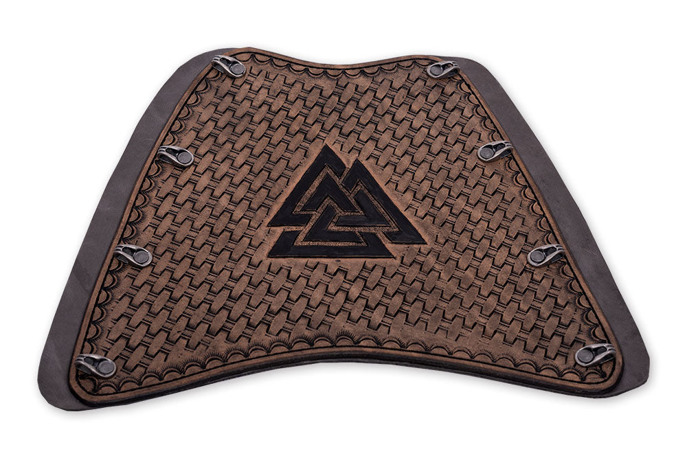 Armschutz mit Valknut Carving und Flächen-Punzierung