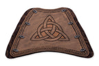 Armschutz mit Triqueta Knoten Carving