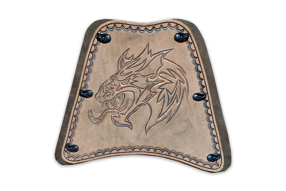 Armschutz mit Drachen Carving