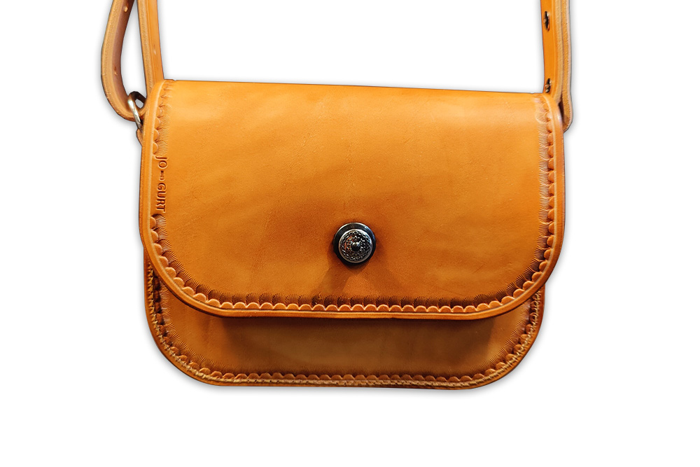 Handtasche klein mit Randpunzierung